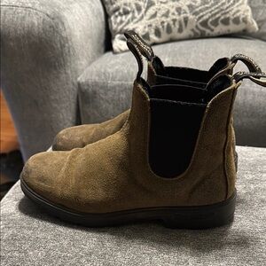 Brown Blundstone Suede Chelsea Boots